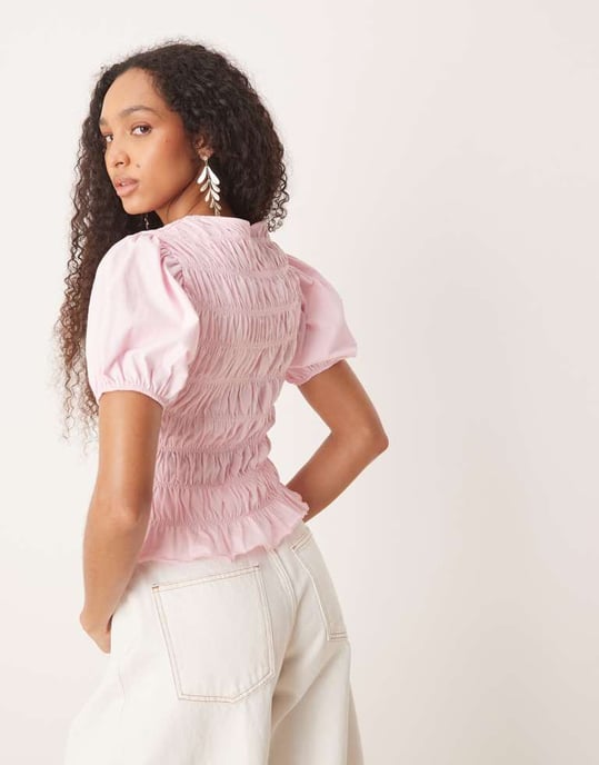 ASOS DESIGN bomullsblus med rynkad midja och volangkjol samt puffärmar i ljusrosa - Image 2