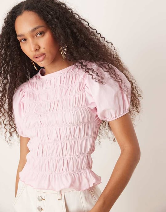 ASOS DESIGN bomullsblus med rynkad midja och volangkjol samt puffärmar i ljusrosa - Image 3