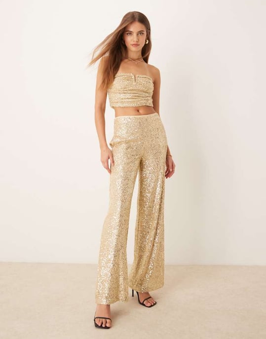 ASOS DESIGN koord ruched paljetter bandeau med kantdetalj i guld - Image 2