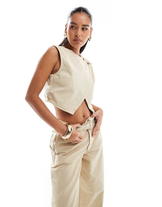 ASOS DESIGN denim västset i sand - Image 1