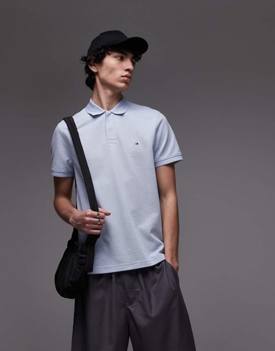 Tommy Hilfiger strukturerad vanlig polo skjorta i ljusblå - Image 1
