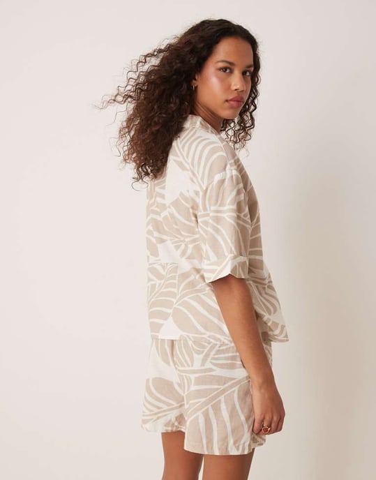 Vila boxy polo detail top co-ord in oversized tonal leaf print - Image 3