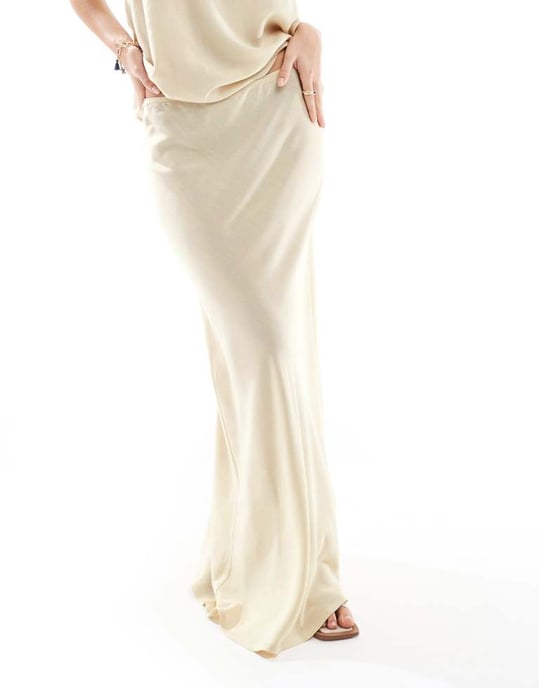 ASOS DESIGN linneblandning snedskuren maxikjol i beige - Image 4