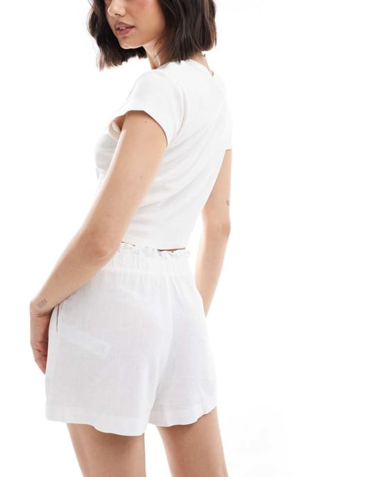 ASOS DESIGN linne-look co-ord-shorts i vitt - Image 3