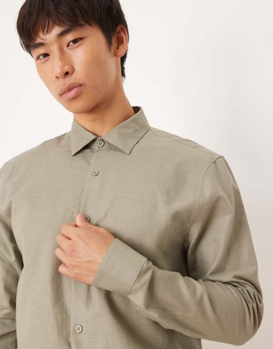 ASOS DESIGN formell linneblandning regular skjorta i khaki - Image 3