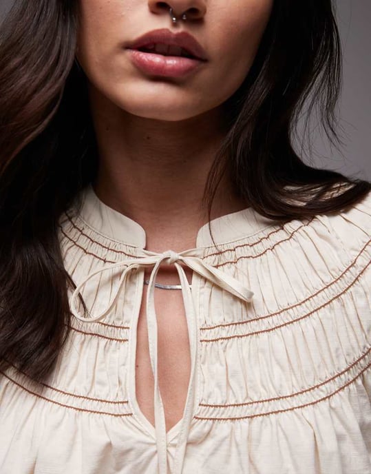 Resume boho oversized blus i creme - Image 2