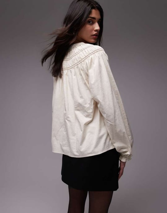 Resume boho oversized blus i creme - Image 4