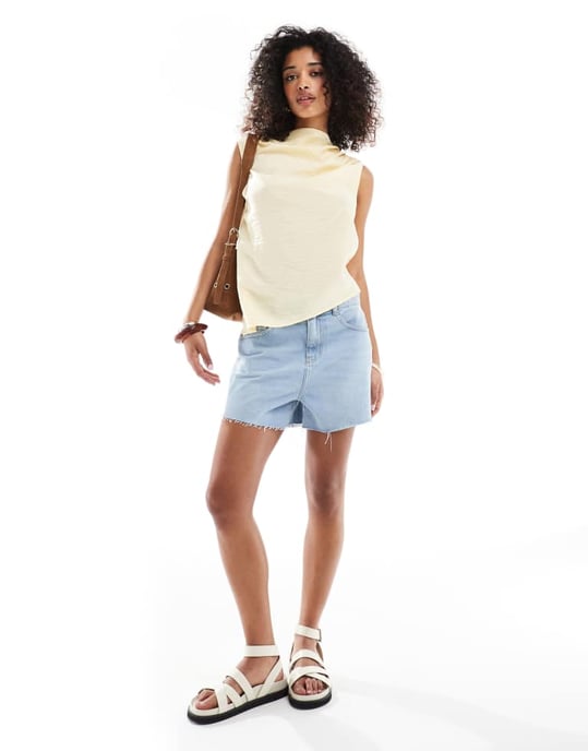 ASOS DESIGN draperad asymmetrisk ärmlös topp i gul - Image 3