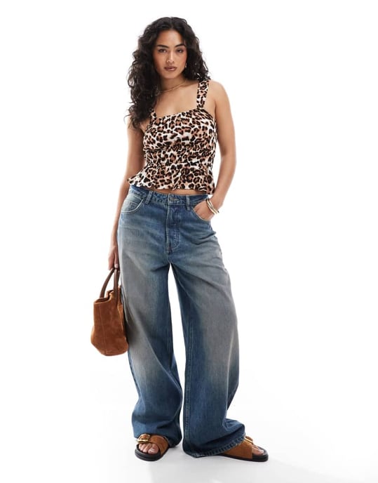 Vero Moda Lätt smockad ärmlös topp i leopardmönster - Image 2