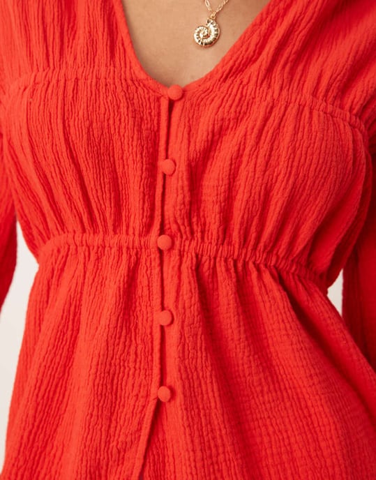 ASOS DESIGN långärmad smocktop med knäppning framtill i röd - Image 4
