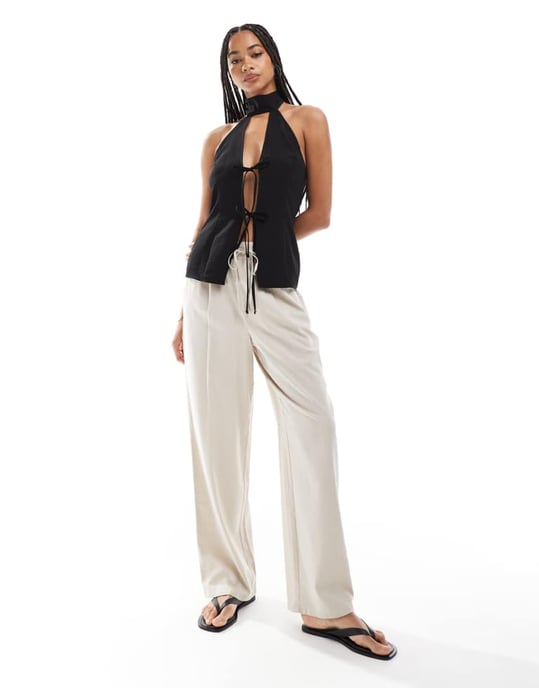ASOS DESIGN halterneck topp med knytning i svart - Image 2