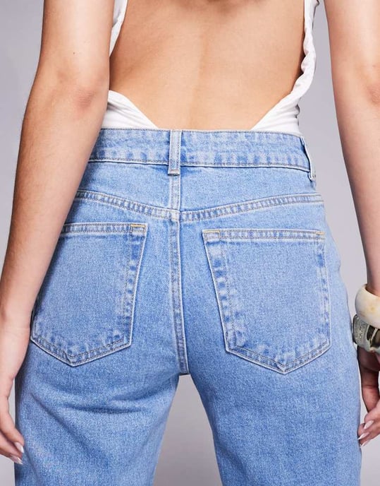 ASOS DESIGN lågrisk flare jeans i ren midwash - Image 4