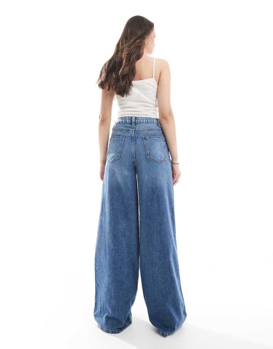ASOS DESIGN Lång mjuk palazzo-jeans i medtvättad blå - Image 2
