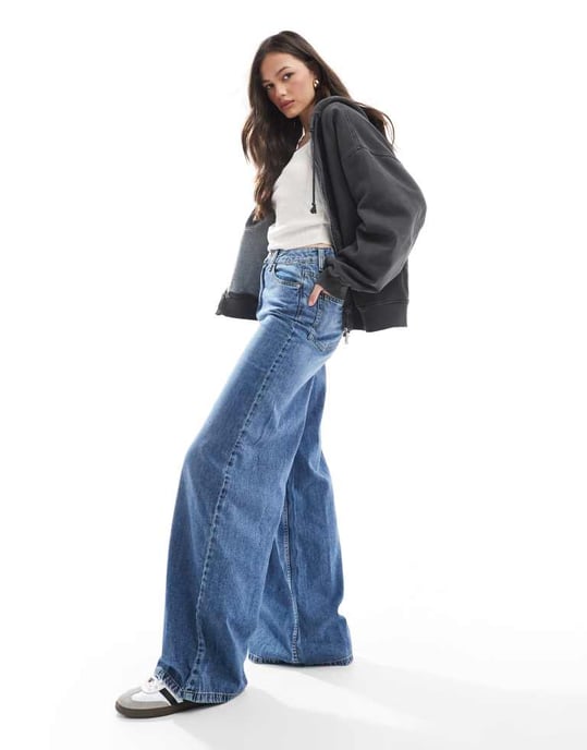 ASOS DESIGN Lång mjuk palazzo-jeans i medtvättad blå - Image 3
