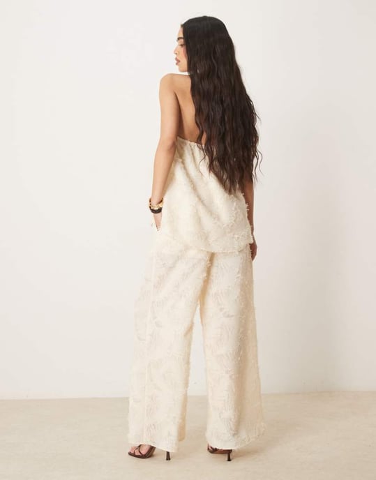 ASOS DESIGN skräddarsydda texturerade raka byxor set i smörmjölk - Image 4