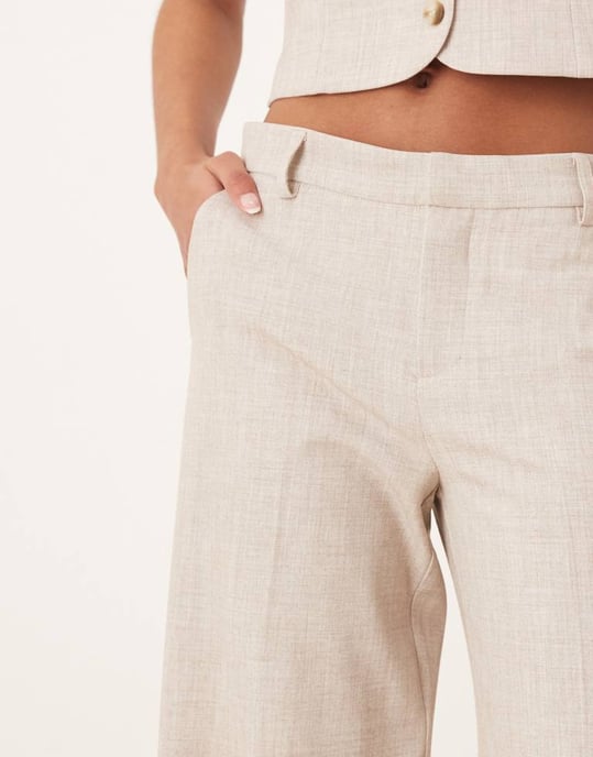 Gina Tricot mixa och matcha koordinerad bredbenad kostymbyxa i beige melange - Image 3