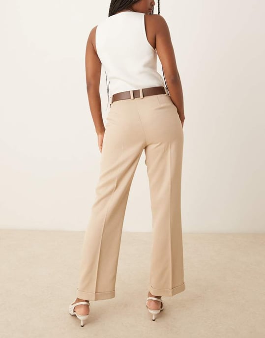 ASOS DESIGN skräddarsydda smala raka byxor med PU-bälte i sten - Image 3