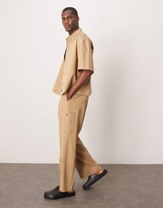 ASOS DESIGN smart co-ord vida ben cargobyxor i camel med persikokänsla - Image 2
