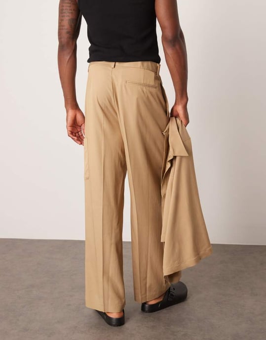 ASOS DESIGN smart co-ord vida ben cargobyxor i camel med persikokänsla - Image 4