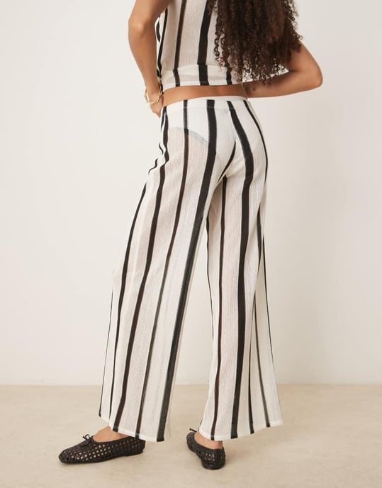 ASOS DESIGN matchande texturerad virkad semi-genomskinlig vida byxor i svart och vitt randigt - Image 3