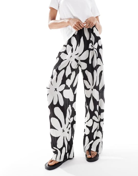 Vero Moda Tall högmidjade vida plisserade byxor i tropisk samtalstryck - Image 3