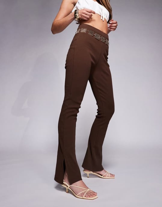 ASOS DESIGN ribbad byxa med sprund och flare i choklad - Image 4