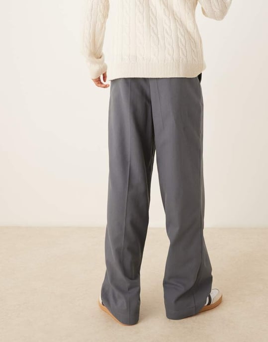 ASOS DESIGN vida byxor med veckdetaljer i grått - Image 4