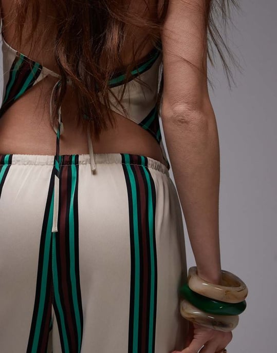 Topshop koord midjehög satinbyxa med djup manschett i beige med bordeaux- och tealrand - Image 4