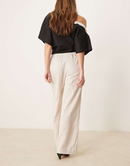 Gina Tricot vida linneblandade byxor med dragsko i midjan i beige - Image 3