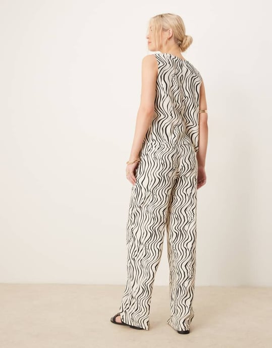 ASOS DESIGN skräddarsydda raka ben zebra zigzag mönster linneutseende byxor set - Image 3
