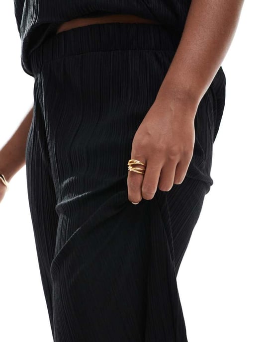 Vero Moda Curve plisse trouser co-ord in black - Image 4