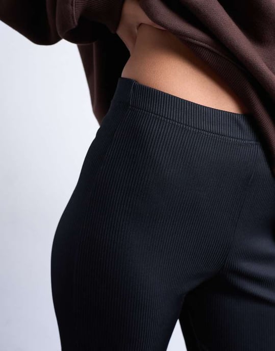 Topshop Petite smal ribbad utsvängd byxa i svart - Image 3