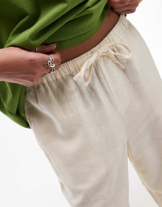 Topshop mid rise linnebyxa med awkward längd i smörmjölk - Image 2