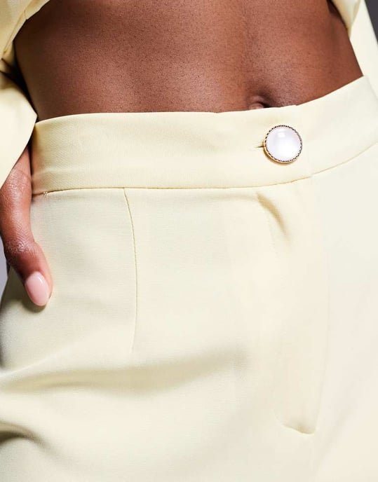 ASOS LUXE koordinerade skräddarsydda kostymbyxor i smörmjölk - Image 3