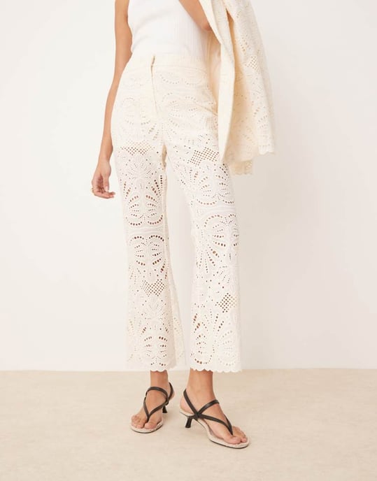ASOS DESIGN skräddarsydda broderade byxor set i krämfärg - Image 3