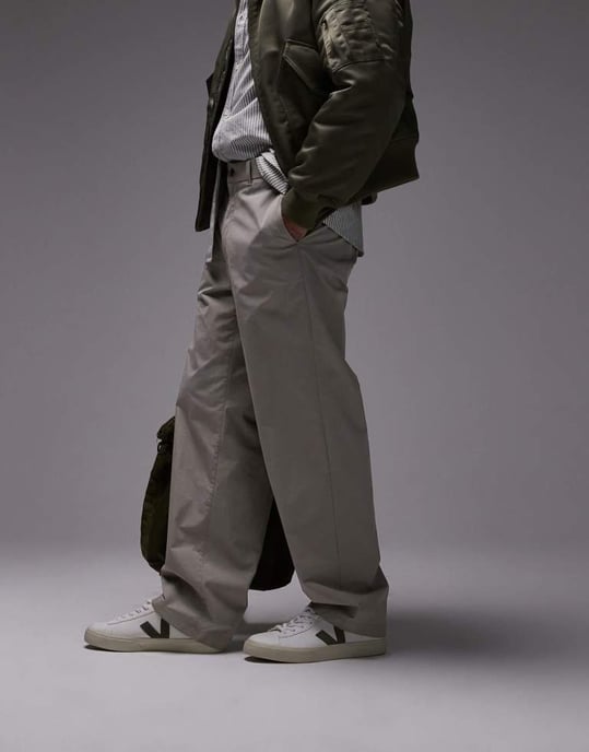 ARKET avslappnade chinos i mörk beige - Image 2