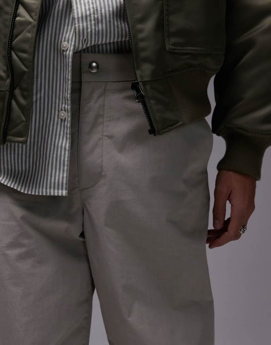 ARKET avslappnade chinos i mörk beige - Image 4