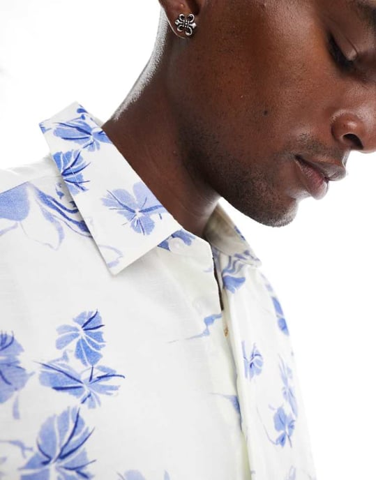 ASOS DESIGN boxy half sleeve regular shirt with flower print in white - Image 3