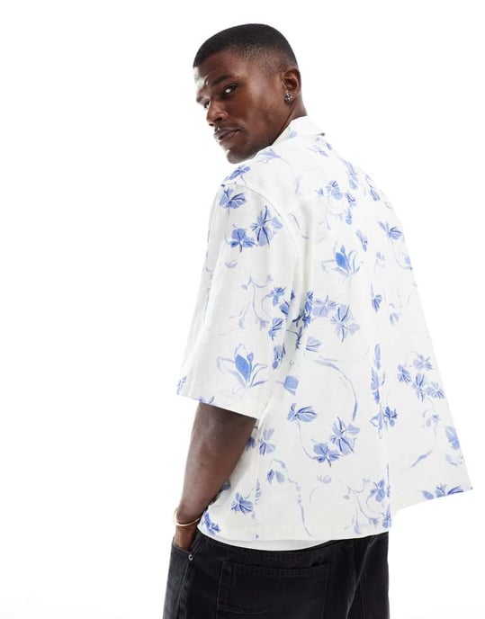 ASOS DESIGN boxy half sleeve regular shirt with flower print in white - Image 4