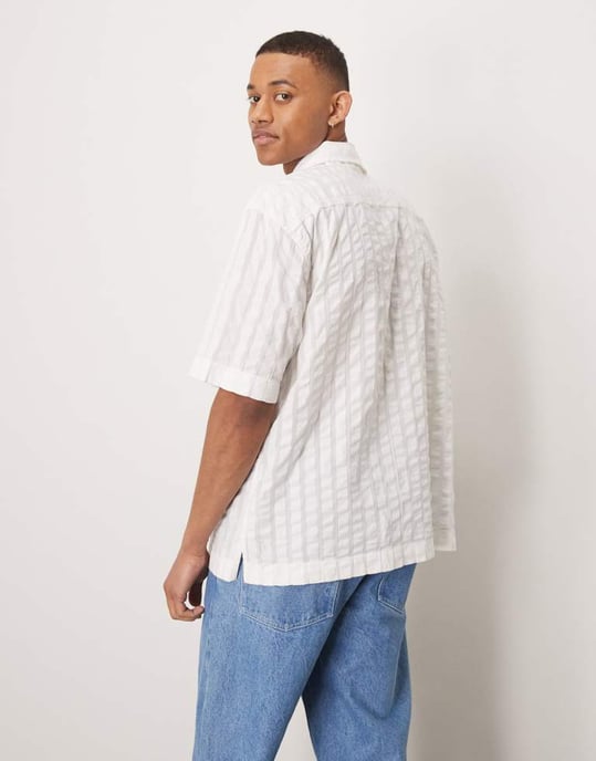 GANT resort revere collar short sleeve tonal seersucker stripe shirt in off white - Image 4