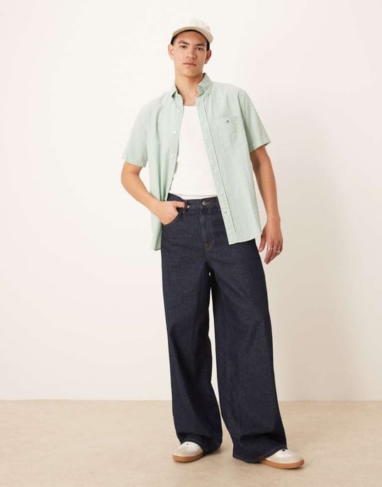 GANT sheild logo short sleeve seersucker stripe shirt in mid green - Image 4