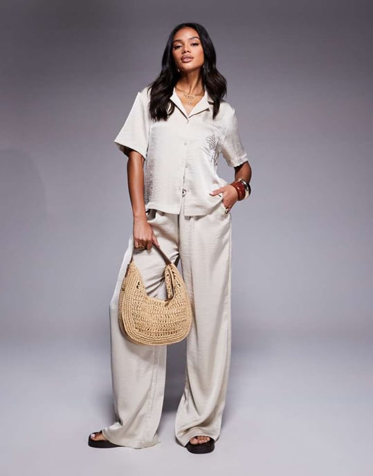 Couture Club koord emblem satin skjorta i beige - Image 2