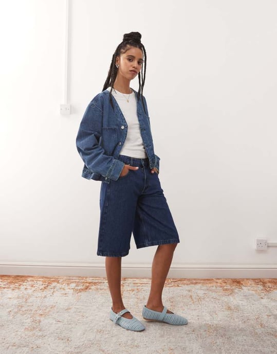 Återvunnen vintage denim baseballskjorta i medelblå tvätt - Image 3