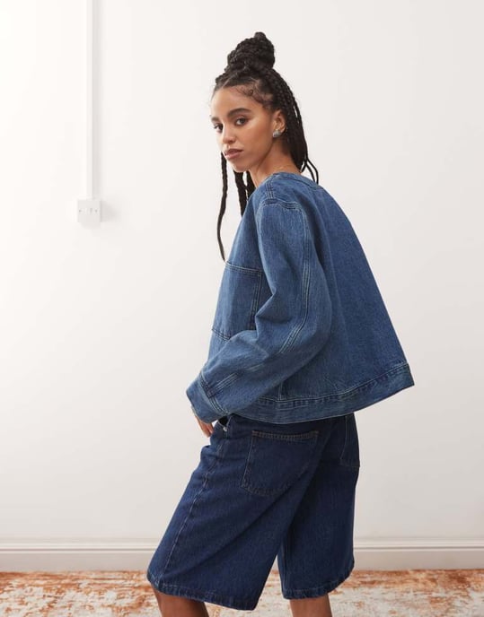 Återvunnen vintage denim baseballskjorta i medelblå tvätt - Image 4