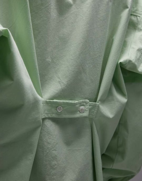 ASOS DESIGN oversized skjorta med knappdetalj bak i grön - Image 4