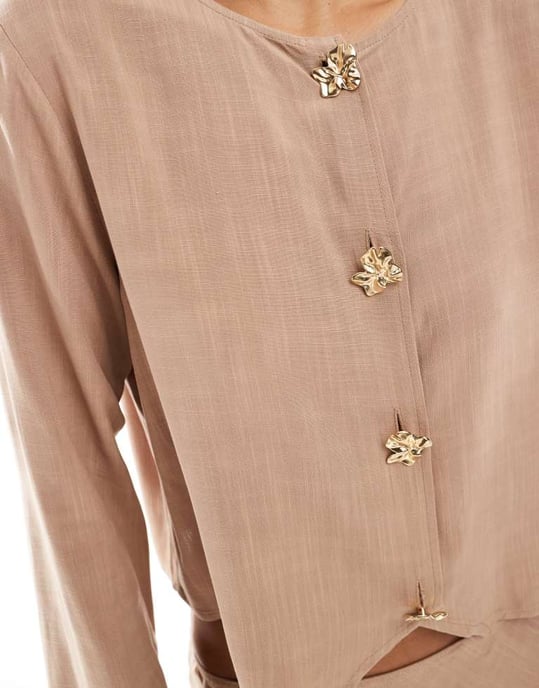 ASOS DESIGN linne-look kort koordinerad knapp-fram topp i sten - Image 3