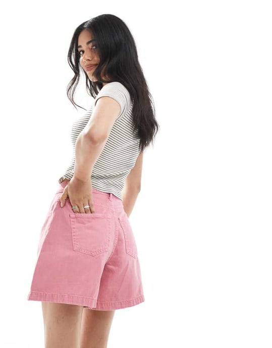 ASOS DESIGN denim långlinjig A-linjeformad shorts i rosa - Image 2