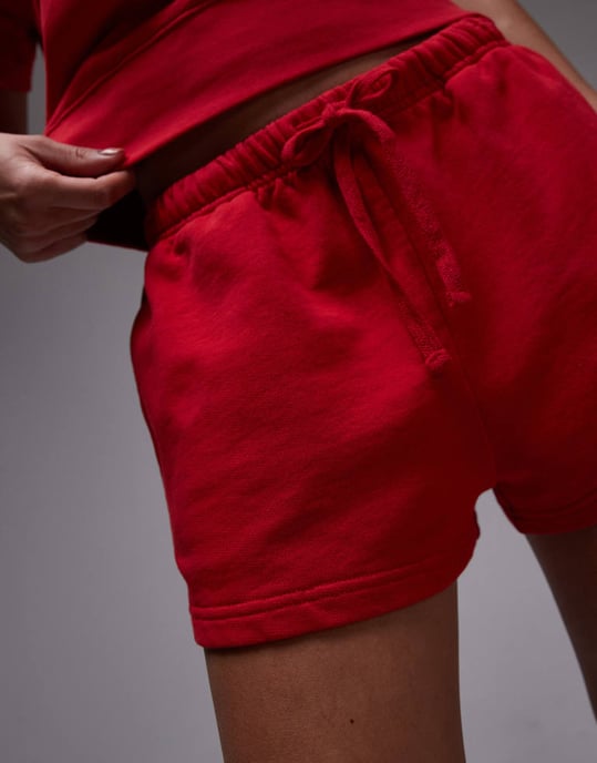 ARKET rena bomull dragsko löparshorts i röd - Image 4