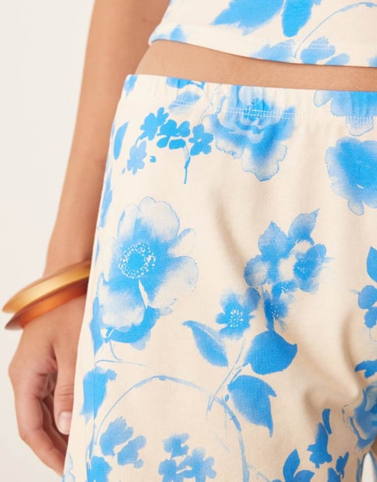 ASOS DESIGN mini short set i gul och blå blommig print - Image 2