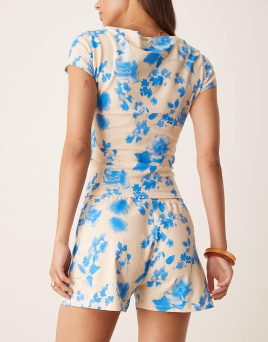 ASOS DESIGN mini short set i gul och blå blommig print - Image 4